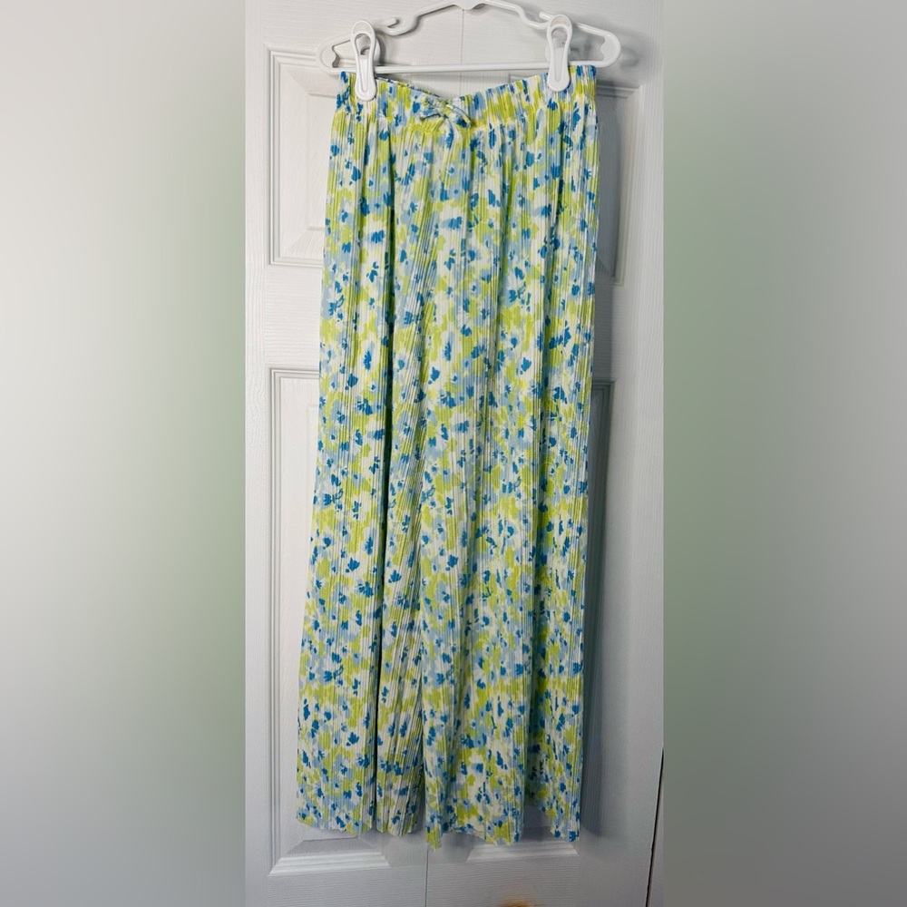 Floral micro-pleat culottes. Girls size 10.